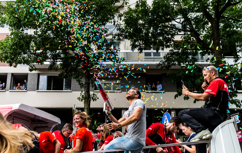 Illustration for article titled The Le Mans Driver Parade Is Absolutely Bonkers
